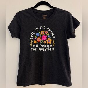 Natural Life t-shirt. Size SMALL